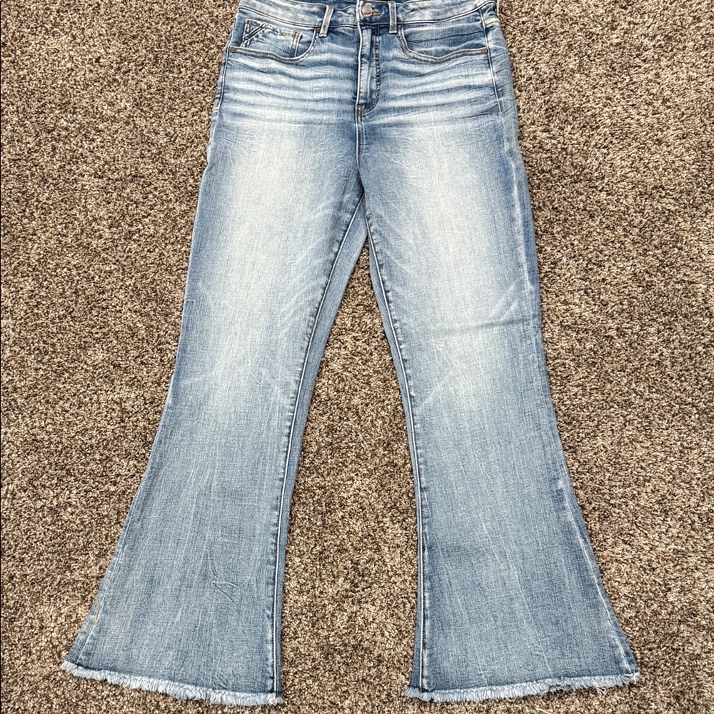 Light Wash Women's Flared Jeans - Classic Everyday Style